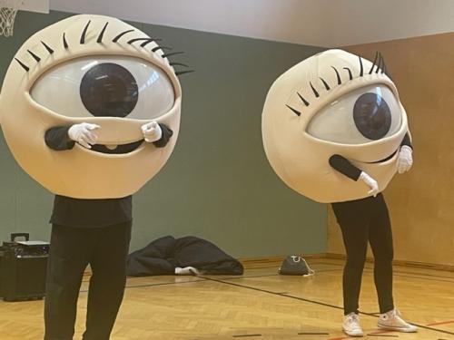 Theaterstück: "Augen auf die Straße"
